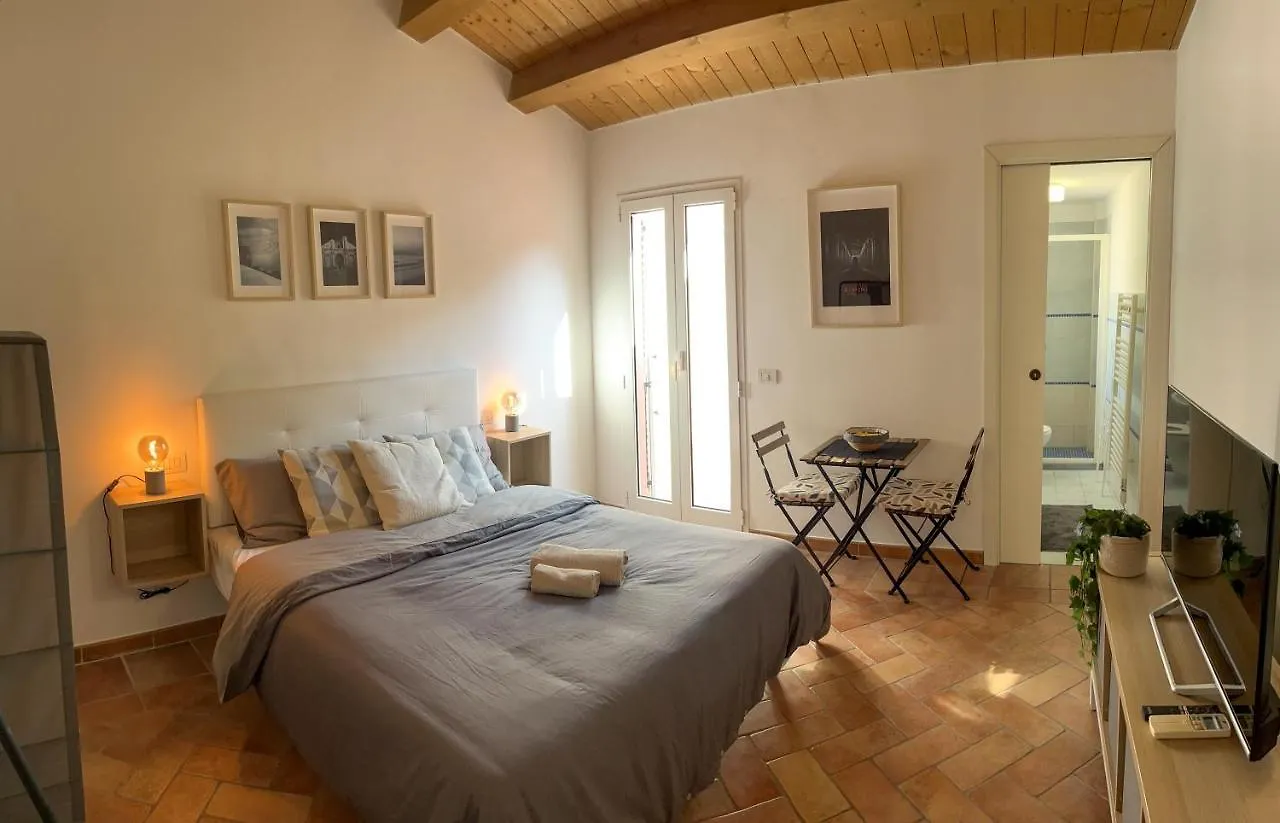 Apartment Appartements Dans Agreable Maison De Ville Centre Historique De Rimini Italy
